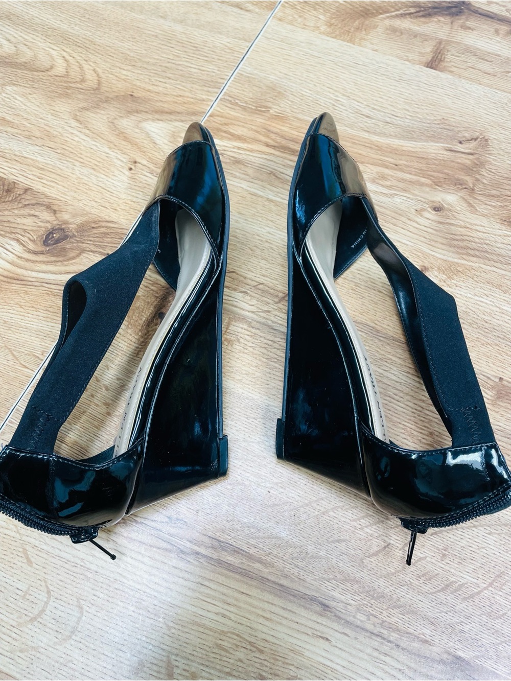 Ellen Tracy Black Patent Open-Toe Slingback Sandals - Picture 5 of 7